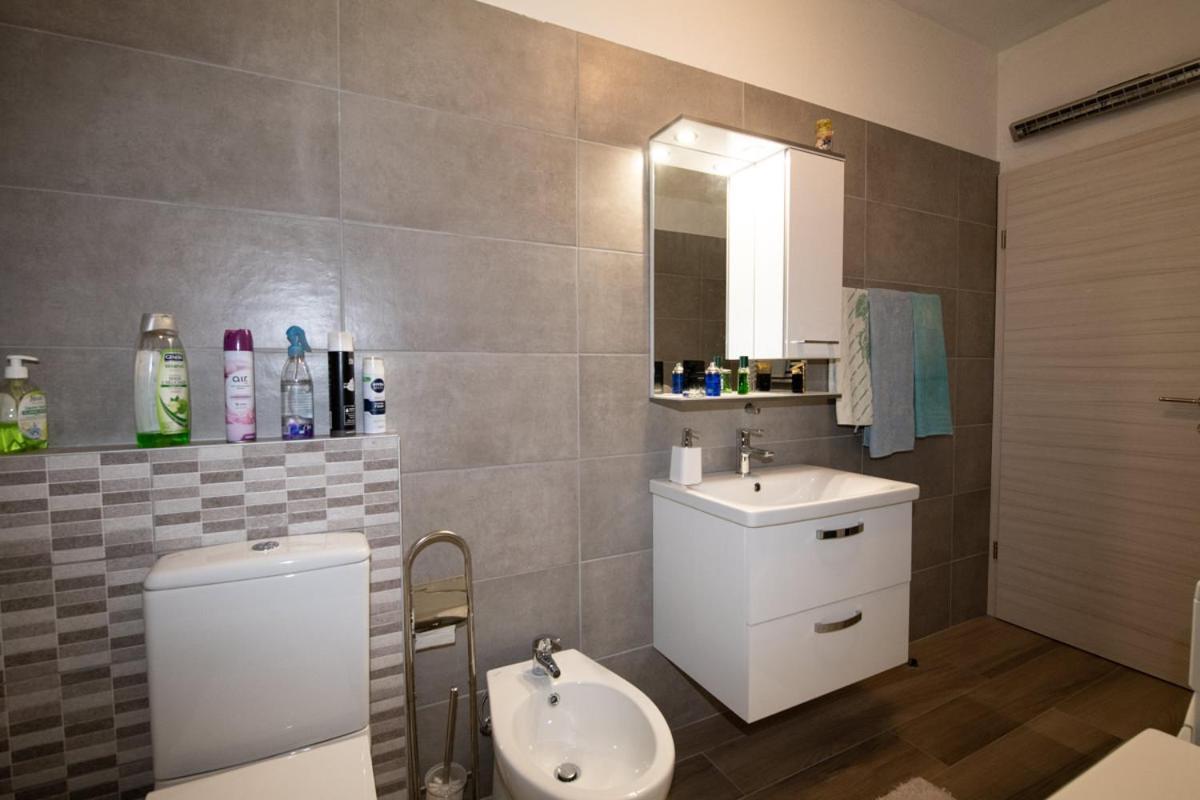 Apartman Elvis Ловран Екстериор снимка