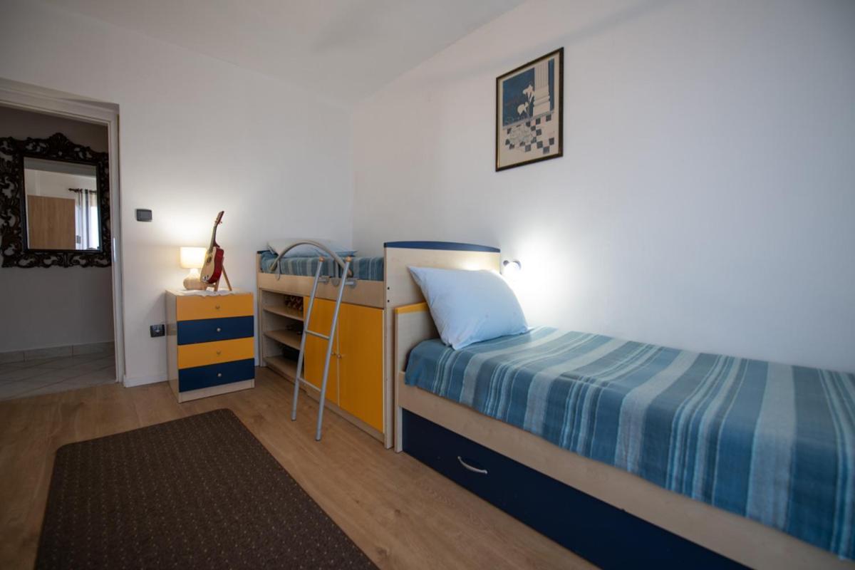 Apartman Elvis Ловран Екстериор снимка