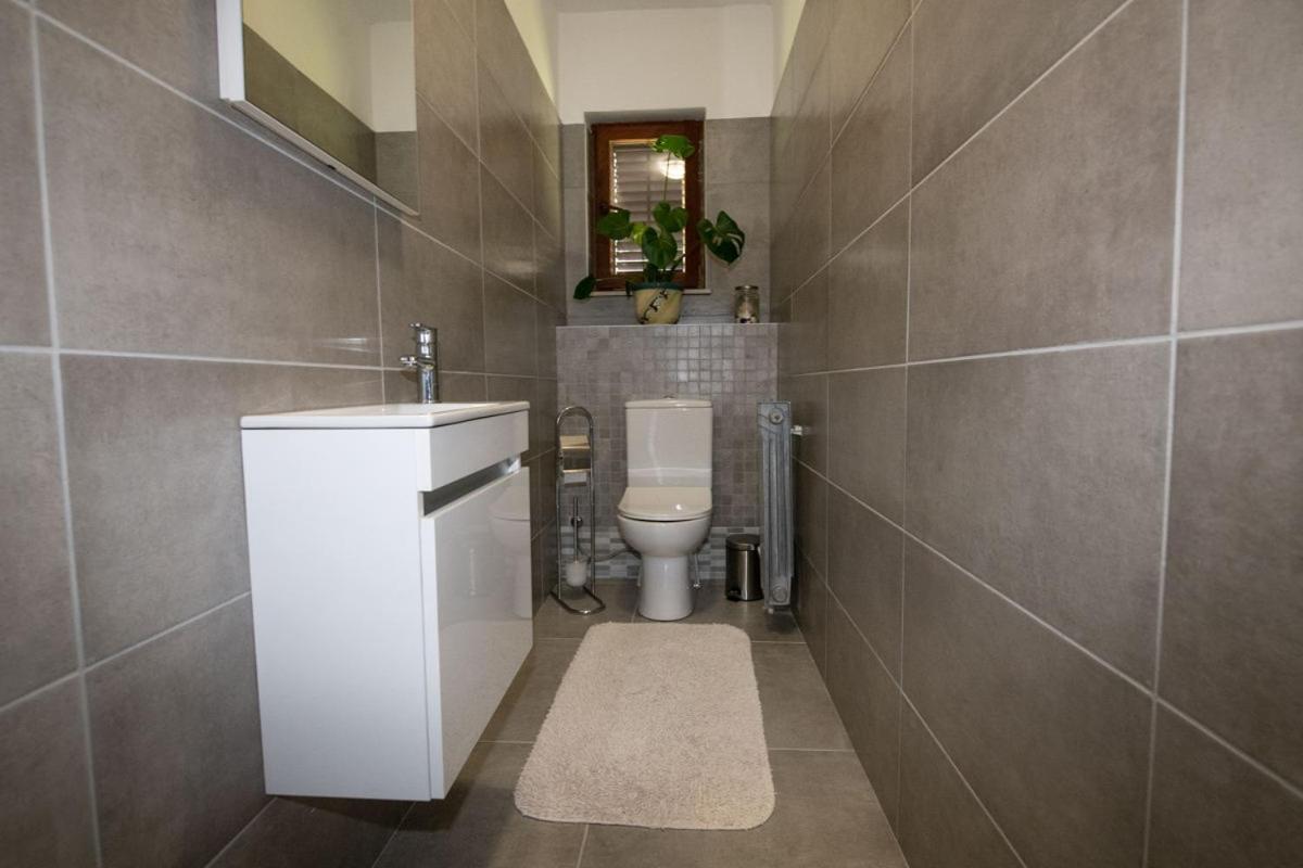 Apartman Elvis Ловран Екстериор снимка