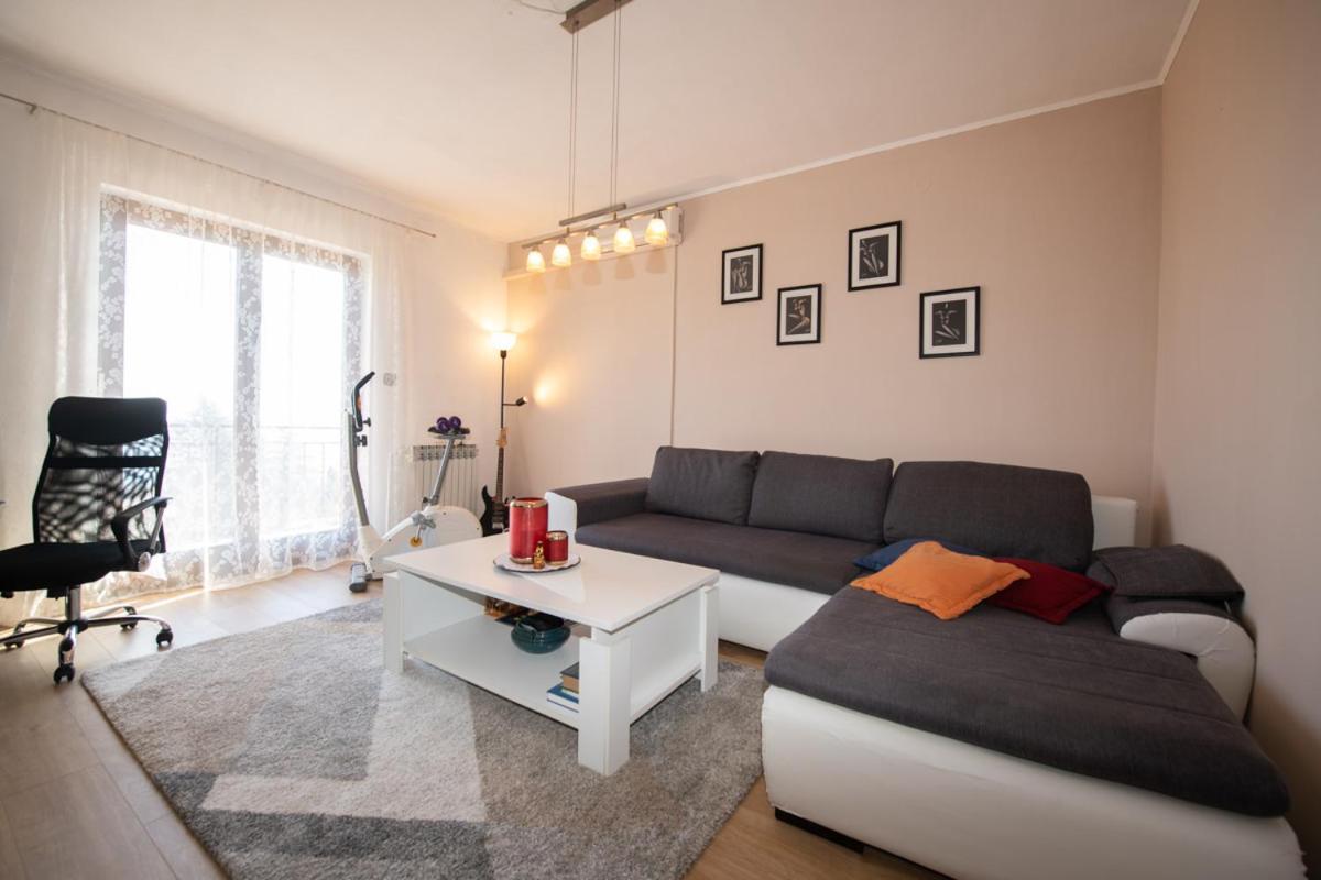 Apartman Elvis Ловран Екстериор снимка
