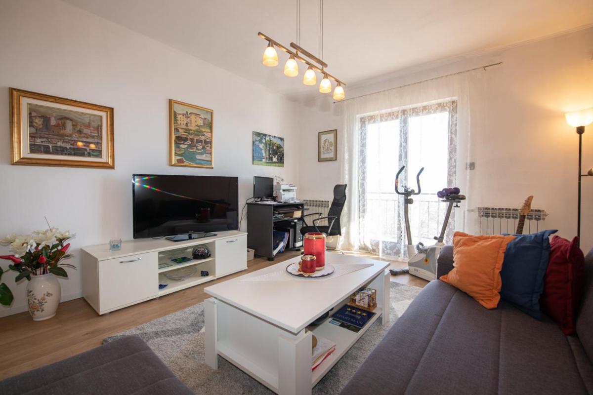 Apartman Elvis Ловран Екстериор снимка